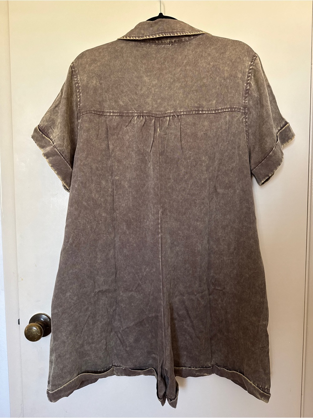 Zenana Outfitters Short Sleeve half button down Romper in acid wash brown size L - Picture 6 of 9